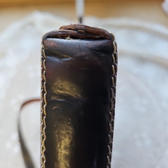 Hand Tooled Leather Crossbody With Shell Face Engraved in Front of Bag. Brown le - Picture 9 of 16